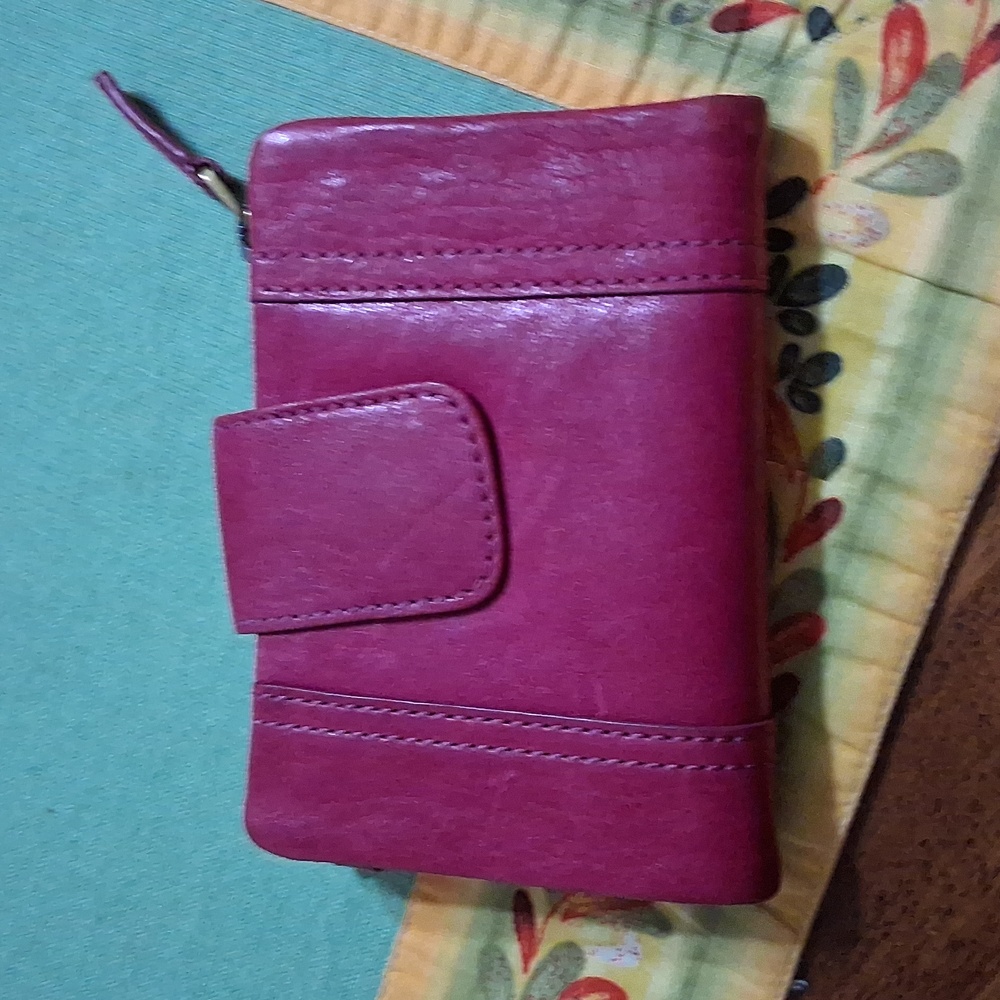Fossil Fuchsia Leather Wallet - Picture 2 of 11